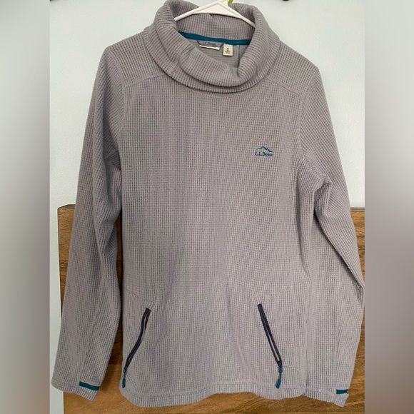 LLBean woman’s fleece pullover with pockets!! - Picture 3 of 7